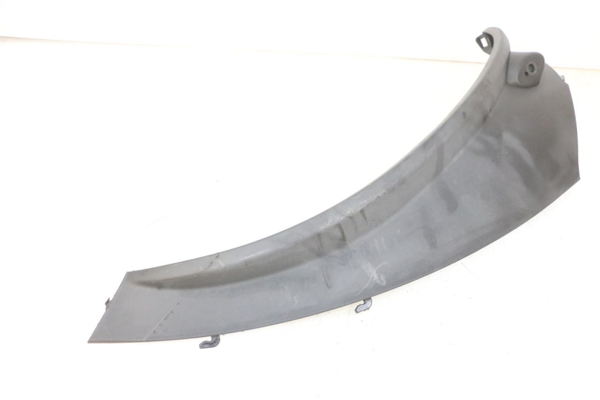 photo de BAJO CARENADO TRASERO DERECHA PIAGGIO MP3 RL 250 (2006 - 2010) - Detalles de los puntos de fijación