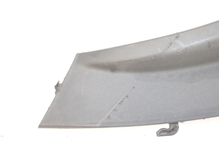 photo de BAJO CARENADO TRASERO DERECHA PIAGGIO MP3 RL 250 (2006 - 2010) - Estado de la superficie y material