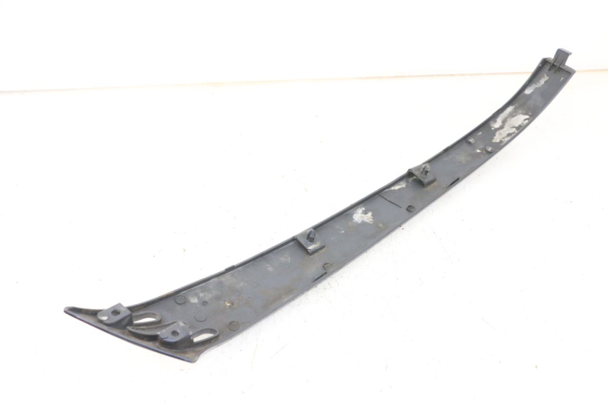 photo de BAJO CARENADO TRASERO DERECHA PIAGGIO VESPA LX 150 (2005 - 2013) - Primer plano técnico