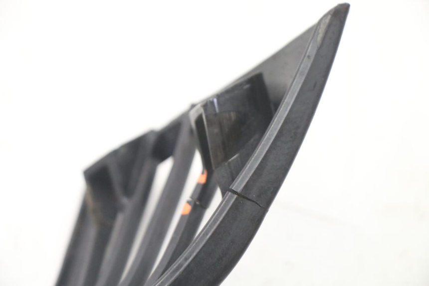 photo de FALDóN LATERAL TRASERO DERECHO PIAGGIO VESPA LX 2T 50 (2005 - 2013) - Otra vista del artículo