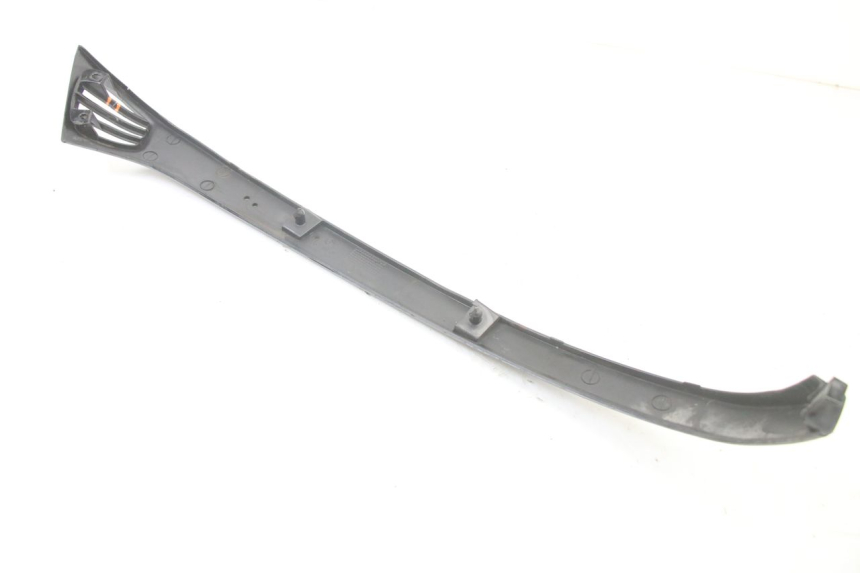 photo de FALDóN LATERAL TRASERO DERECHO PIAGGIO VESPA LX 2T 50 (2005 - 2013) - Características distintivas