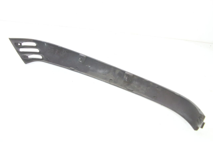 photo de BAJO CARENADO TRASERO DERECHA PIAGGIO VESPA LX IE 125 (2010 - 2012) - Detalles de los puntos de fijación