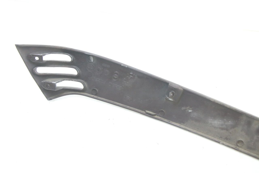 photo de BAJO CARENADO TRASERO DERECHA PIAGGIO VESPA LX IE 125 (2010 - 2012) - Recambio usado revisado