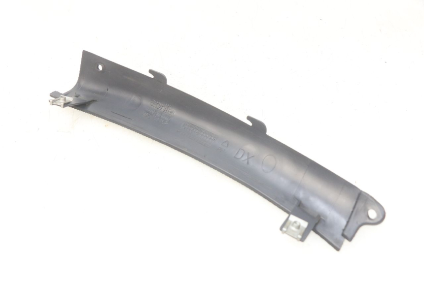 photo de FALDóN LATERAL TRASERO DERECHO APRILIA SR LC 50 (1997 - 2004) - Detalle de la pieza