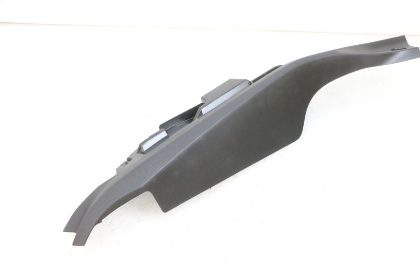 photo de BAJO CARENADO TRASERO DERECHA YAMAHA TRICITY 300 (2020 - 2024) - Primer plano técnico