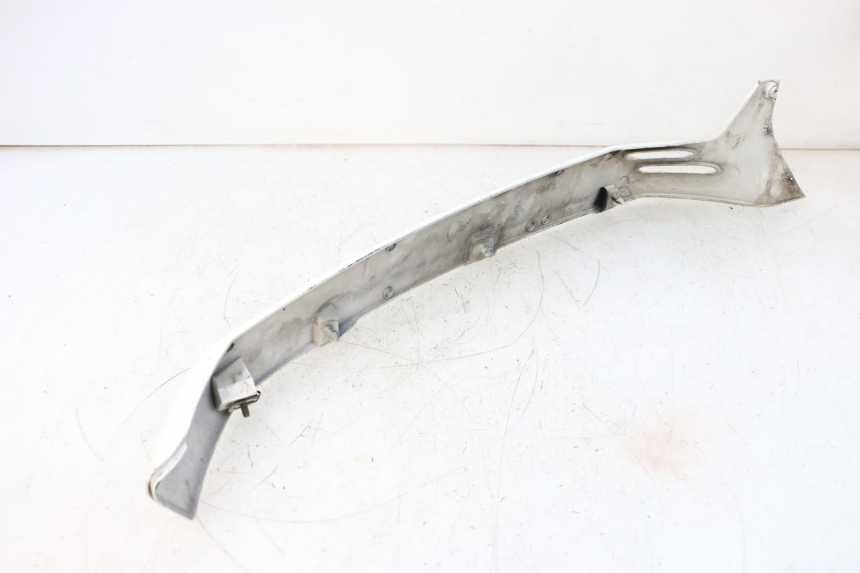 photo de BAJO CARENADO TRASERO DERECHA PIAGGIO VESPA GTS SUPER IE 125 (2009 - 2016) - Detalles de los puntos de fijación