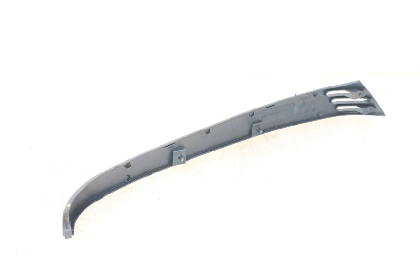 photo de FALDóN LATERAL TRASERO DERECHO PIAGGIO VESPA LX 2T 50 (2005 - 2013) - Detalle de la pieza