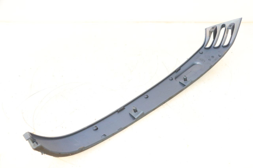 photo de FALDóN LATERAL TRASERO DERECHO PIAGGIO VESPA LX 2T 50 (2005 - 2013) - Otra perspectiva