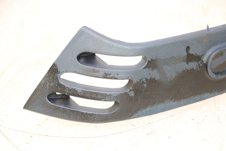 photo de FALDóN LATERAL TRASERO DERECHO PIAGGIO VESPA LX 2T 50 (2005 - 2013) - Estado de la superficie y material