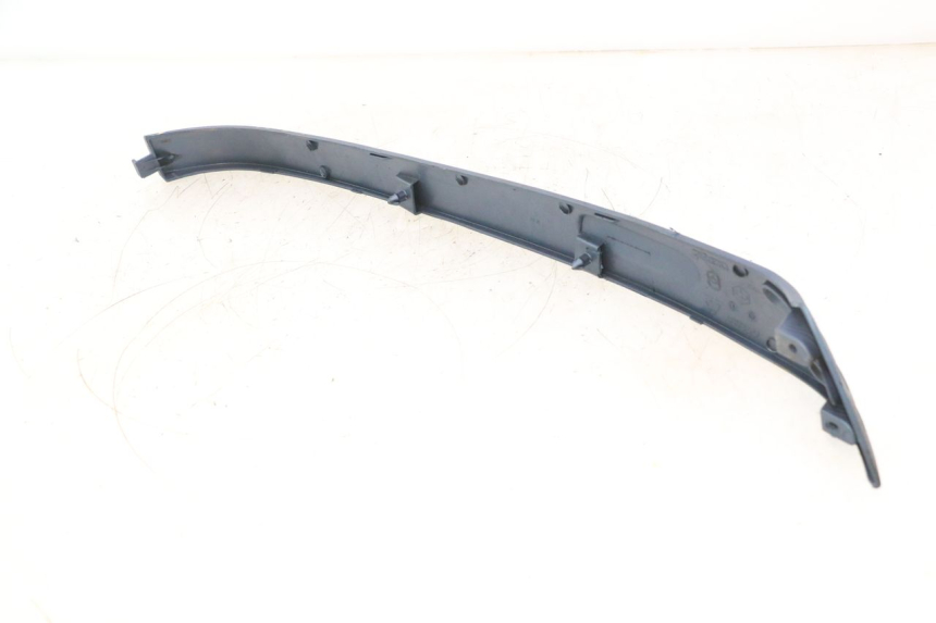 photo de FALDóN LATERAL TRASERO DERECHO PIAGGIO VESPA LX 2T 50 (2005 - 2013) - Recambio usado revisado