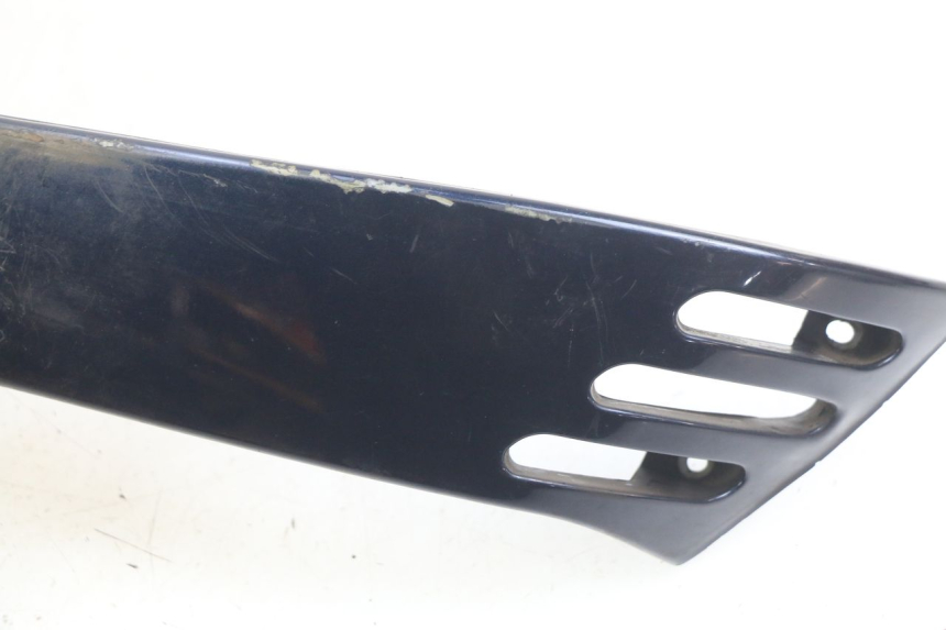 photo de FALDóN LATERAL TRASERO DERECHO PIAGGIO VESPA LXV 125 (2006 - 2009) - Zoom estado de uso