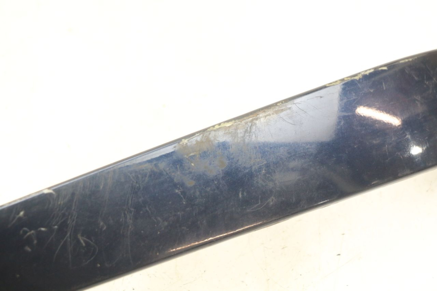 photo de FALDóN LATERAL TRASERO DERECHO PIAGGIO VESPA LXV 125 (2006 - 2009) - Otra perspectiva