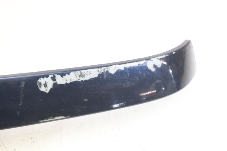 photo de FALDóN LATERAL TRASERO DERECHO PIAGGIO VESPA LXV 125 (2006 - 2009) - Primer plano técnico