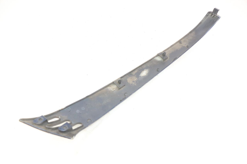 photo de FALDóN LATERAL TRASERO DERECHO PIAGGIO VESPA LXV 125 (2006 - 2009) - Estado de la superficie y material