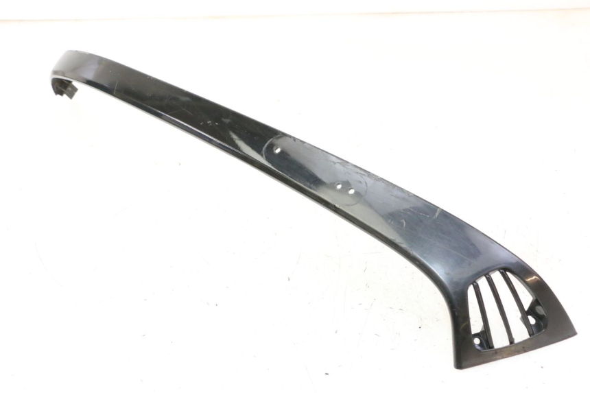 photo de FALDóN LATERAL TRASERO DERECHO PIAGGIO VESPA S 2T 50 (2007 - 2014) - Primer plano técnico