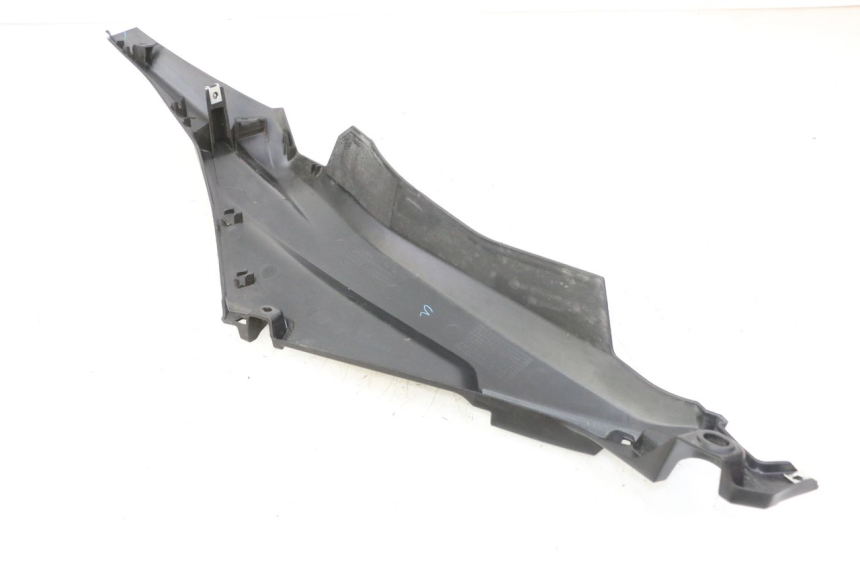 photo de BAJO CARENADO TRASERO DERECHA YAMAHA XMAX X-MAX 125 (2021 - 2025) - Otra perspectiva