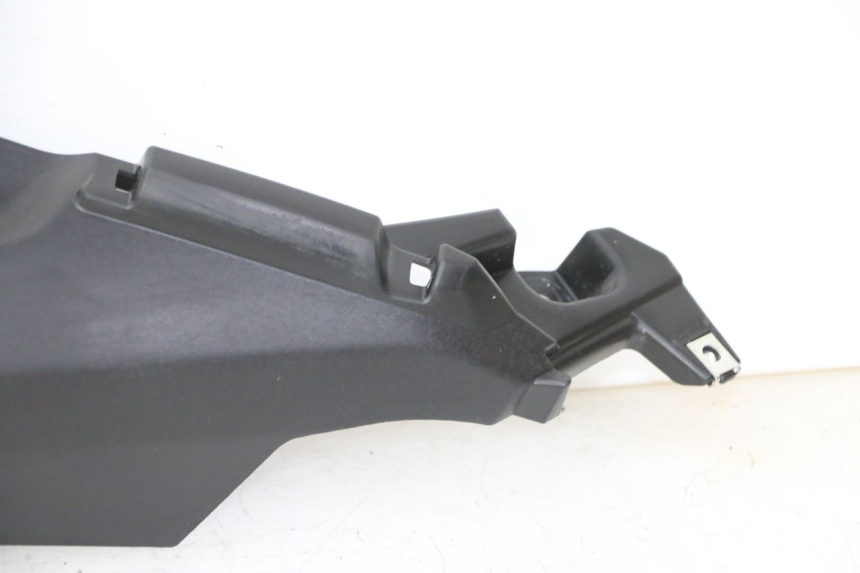 photo de BAJO CARENADO TRASERO DERECHA YAMAHA XMAX X-MAX 125 (2021 - 2025) - Marcados y referencias originales