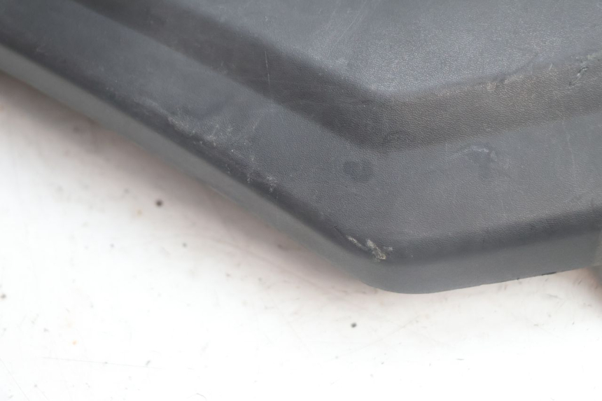 photo de BAJO CARENADO TRASERO DERECHA YAMAHA XMAX X-MAX 125 (2006 - 2009) - Detalle de la pieza