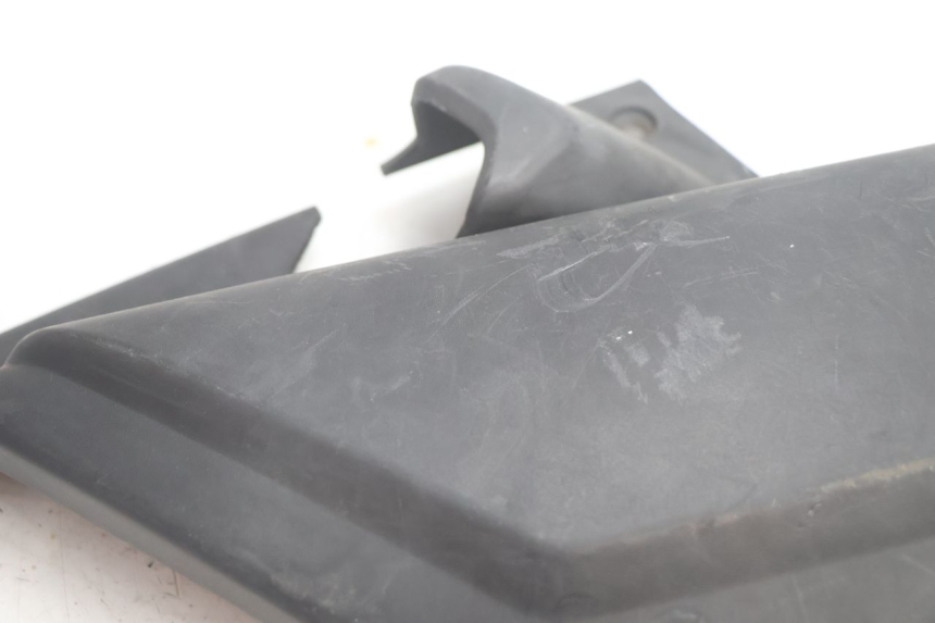 photo de BAJO CARENADO TRASERO DERECHA YAMAHA XMAX X-MAX 125 (2006 - 2009) - Zoom estado de uso