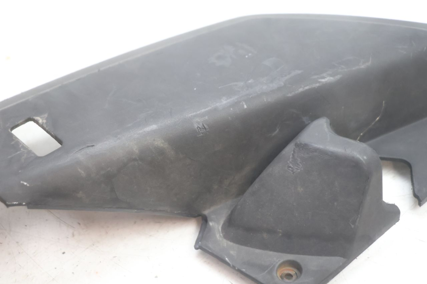 photo de BAJO CARENADO TRASERO DERECHA YAMAHA XMAX X-MAX 125 (2006 - 2009) - Vista general del producto