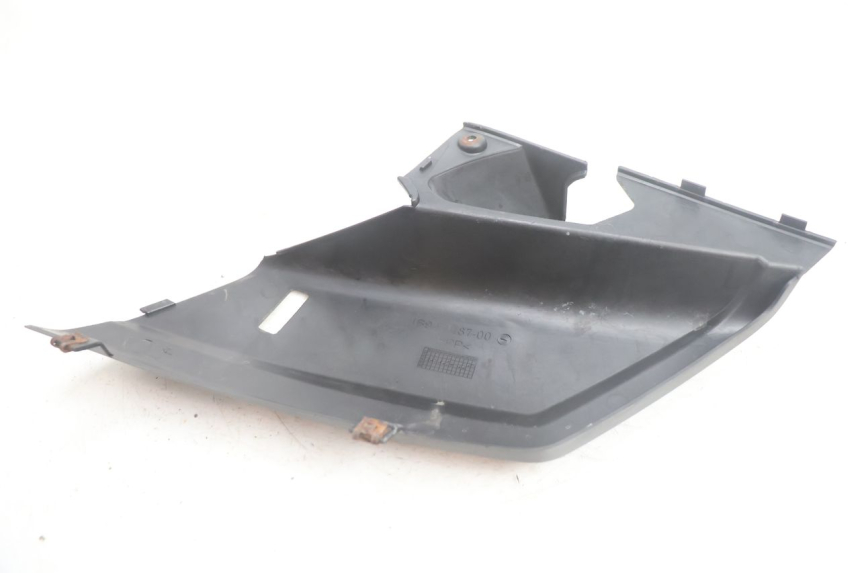 photo de BAJO CARENADO TRASERO DERECHA YAMAHA XMAX X-MAX 125 (2006 - 2009) - Detalles de los puntos de fijación