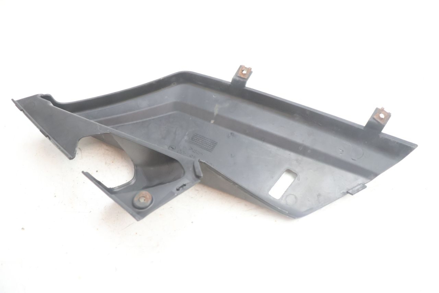 photo de BAJO CARENADO TRASERO DERECHA YAMAHA XMAX X-MAX 125 (2006 - 2009) - Estado de la superficie y material