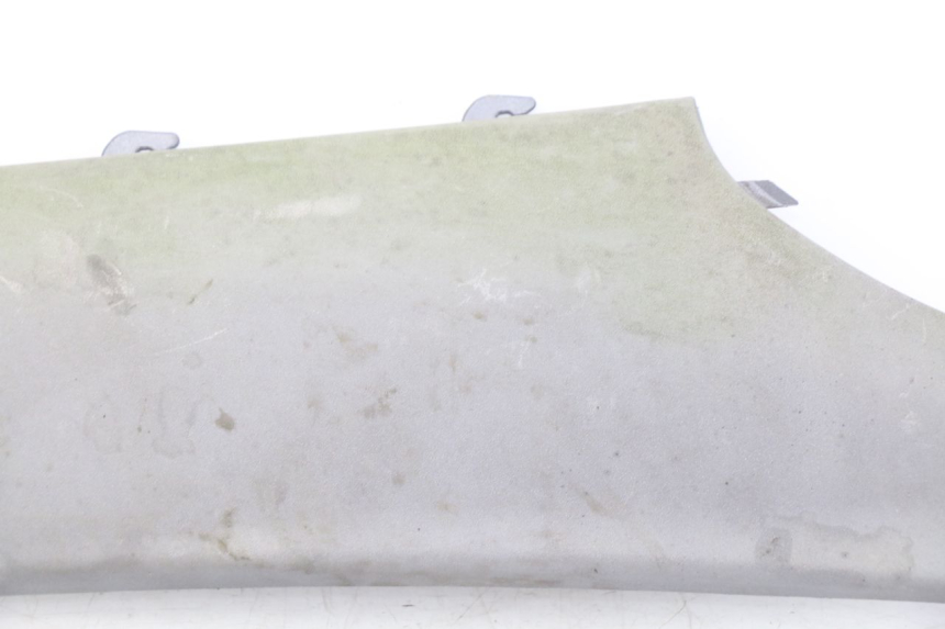 photo de FALDóN LATERAL TRASERO DERECHO PIAGGIO X9 EVOLUTION 125 (2003 - 2007) - Detalles de los puntos de fijación