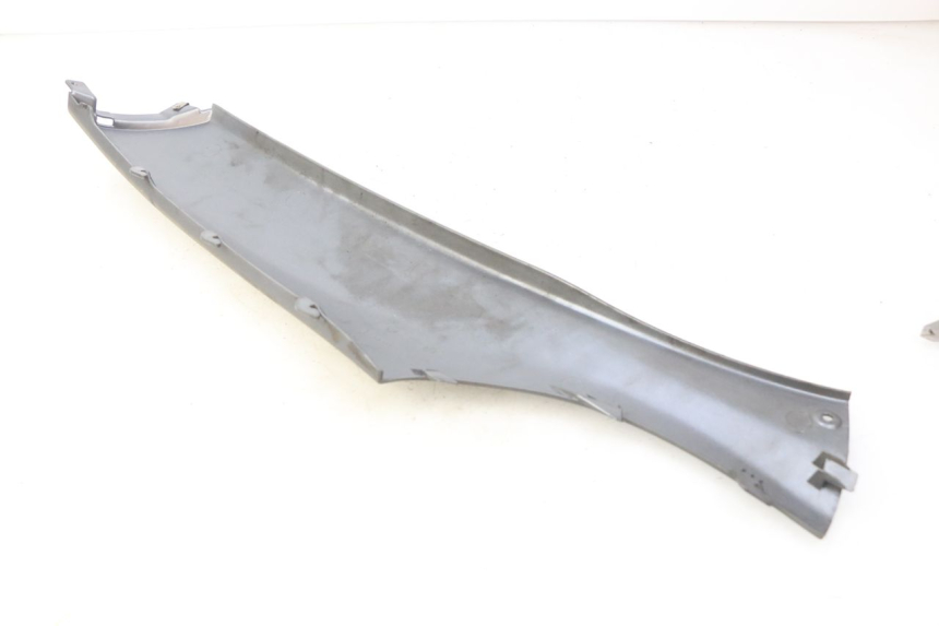 photo de FALDóN LATERAL TRASERO DERECHO PIAGGIO X9 EVOLUTION 125 (2003 - 2007) - Otra perspectiva