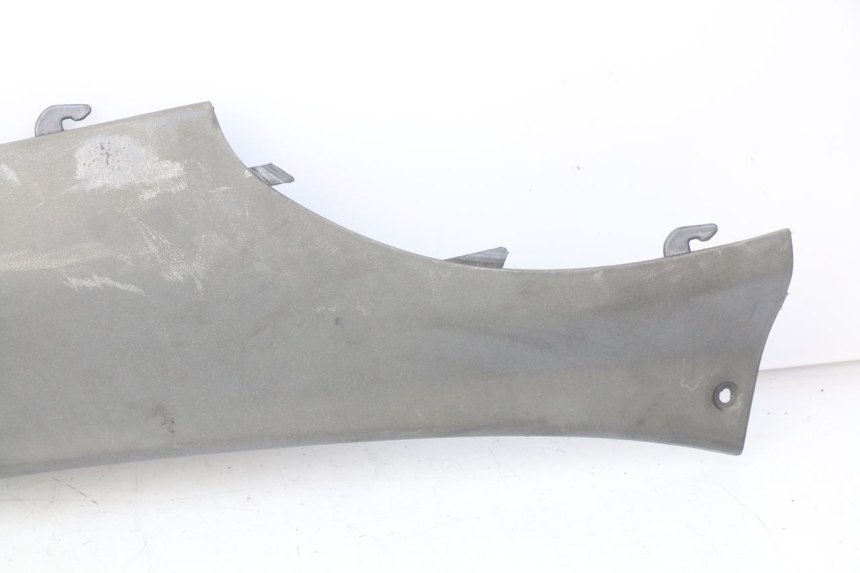 photo de FALDóN LATERAL TRASERO DERECHO PIAGGIO X9 EVOLUTION 125 (2003 - 2007) - Estado de la superficie y material