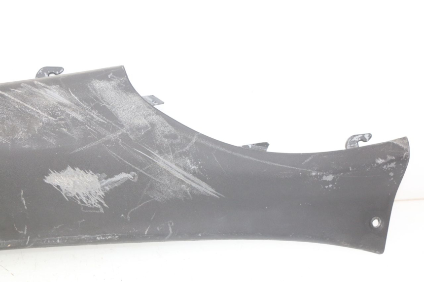 photo de FALDóN LATERAL TRASERO DERECHO PIAGGIO X9 EVOLUTION 125 (2003 - 2007) - Estado de la superficie y material