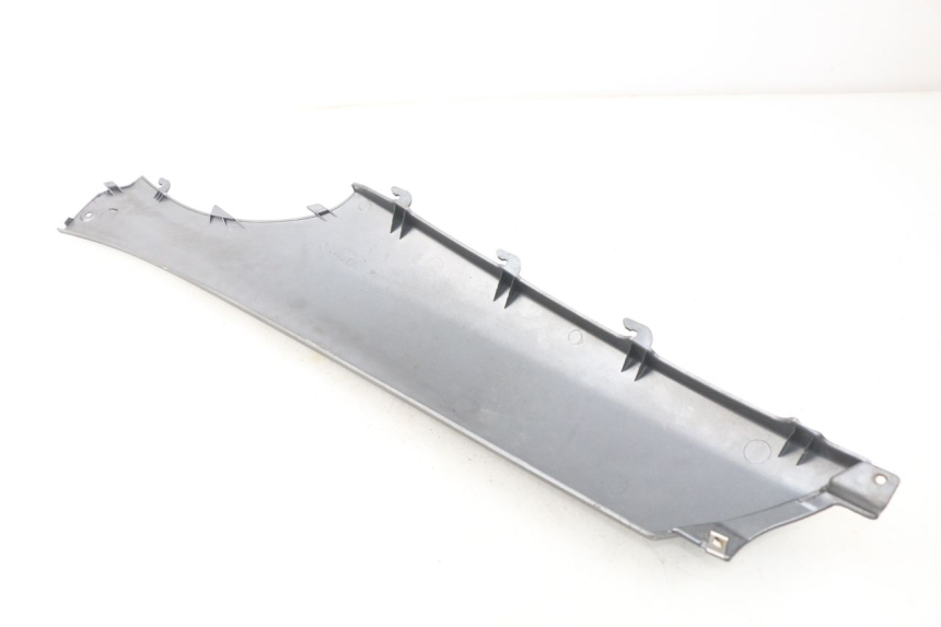 photo de FALDóN LATERAL TRASERO DERECHO PIAGGIO X9 125 (2000 - 2003) - Zoom estado de uso