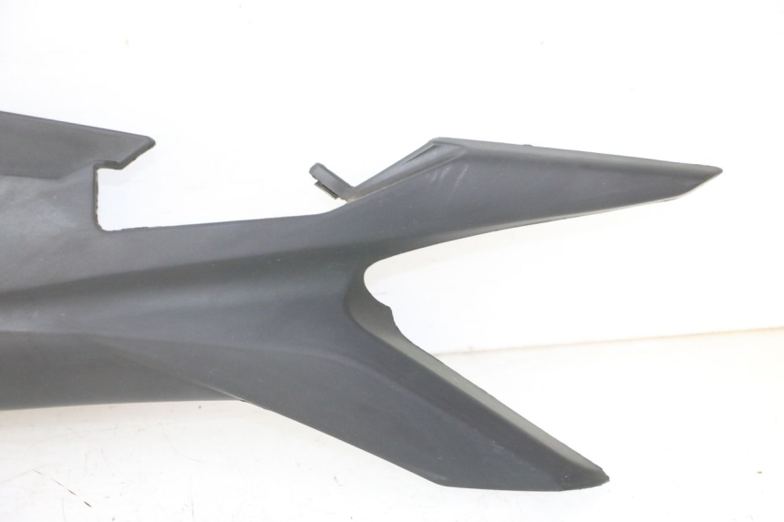 photo de BAJO CARENADO TRASERO IZQUIERDA STAHO FH 50 (2018 - 2019) - Detalles de los puntos de fijación