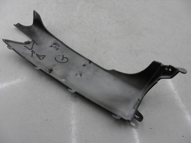 photo de BAJO CARENADO TRASERO IZQUIERDA JM MOTOR S-MAX 125 (2010 - 2014) - Primer plano técnico