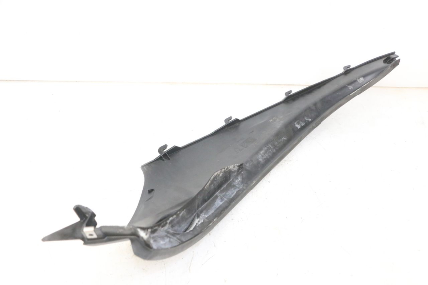 photo de BAJO CARENADO TRASERO IZQUIERDA PIAGGIO MP3 LT 300 (2010 - 2016) - Primer plano técnico