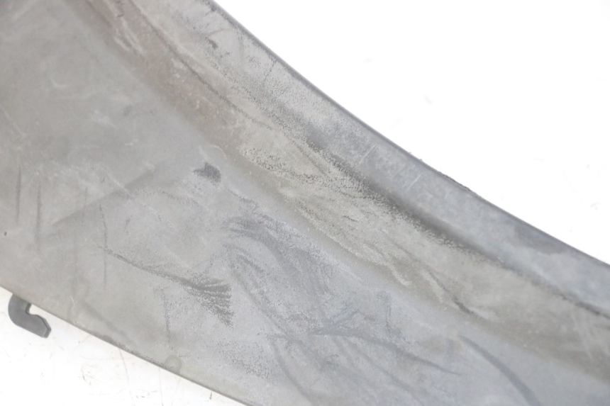 photo de BAJO CARENADO TRASERO IZQUIERDA PIAGGIO MP3 LT 300 (2010 - 2016) - Detalles de los puntos de fijación