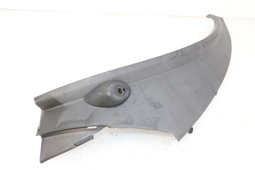 photo de BAJO CARENADO TRASERO IZQUIERDA PIAGGIO MP3 RL 250 (2006 - 2010) - Detalles de los puntos de fijación