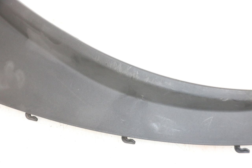 photo de BAJO CARENADO TRASERO IZQUIERDA PIAGGIO MP3 RL 250 (2006 - 2010) - Primer plano técnico