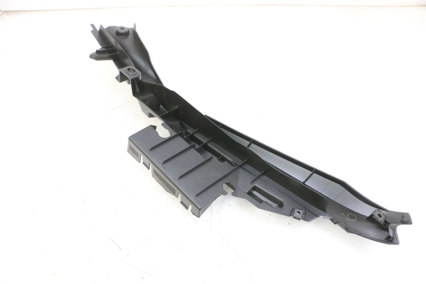 photo de BAJO CARENADO TRASERO IZQUIERDA YAMAHA TRICITY 300 (2020 - 2024) - Zoom estado de uso