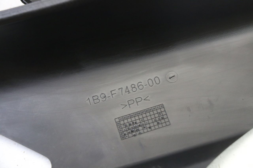 photo de BAJO CARENADO TRASERO IZQUIERDA YAMAHA XMAX X-MAX 125 (2006 - 2009) - Detalles de los puntos de fijación