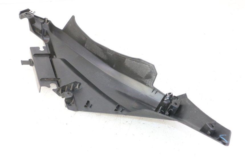 photo de BAJO CARENADO TRASERO IZQUIERDA YAMAHA XMAX X-MAX 125 (2021 - 2025) - Zoom estado de uso