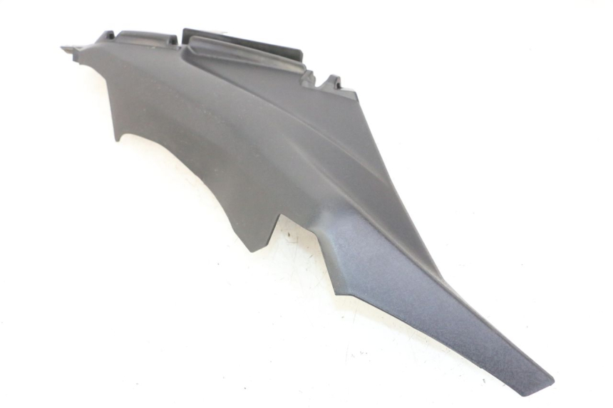 photo de BAJO CARENADO TRASERO IZQUIERDA YAMAHA XMAX X-MAX 125 (2021 - 2025) - Detalles de los puntos de fijación