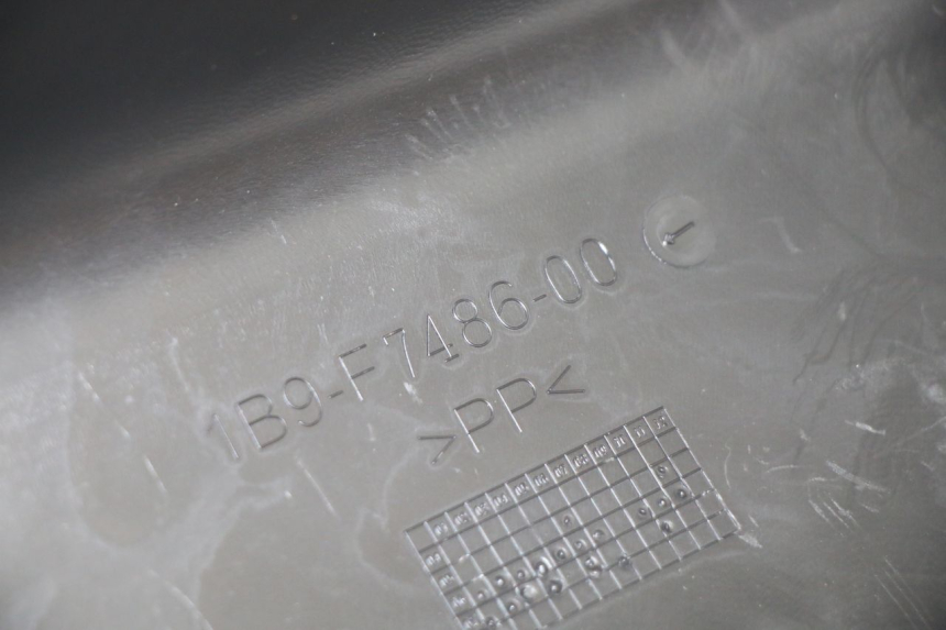 photo de BAJO CARENADO TRASERO IZQUIERDA YAMAHA XMAX X-MAX 125 (2006 - 2009) - Detalles de los puntos de fijación