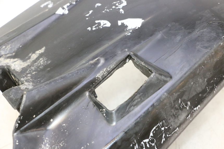 photo de BAJO CARENADO MBK BOOSTER SPIRIT 50 (1996 - 1999) - Detalles de los puntos de fijación