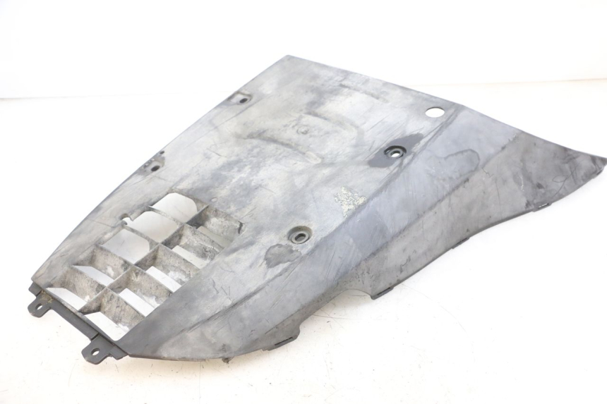 photo de BAJO DE CHASIS SUZUKI BURGMAN 125 (2007 - 2014) - Detalles de los puntos de fijación