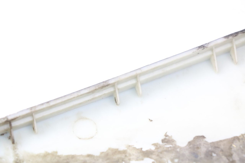 photo de FALDóN DERECHO JONWAY AZTRAL 125 (2008 - 2017) - Detalles de los puntos de fijación