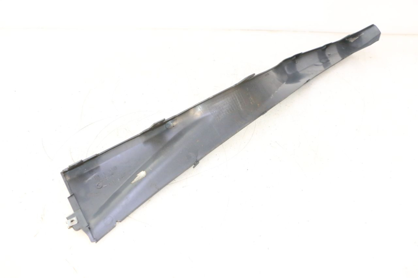 photo de BAJO CARENADO DERECHA SUZUKI BURGMAN 125 (2007 - 2014) - Detalle de la pieza