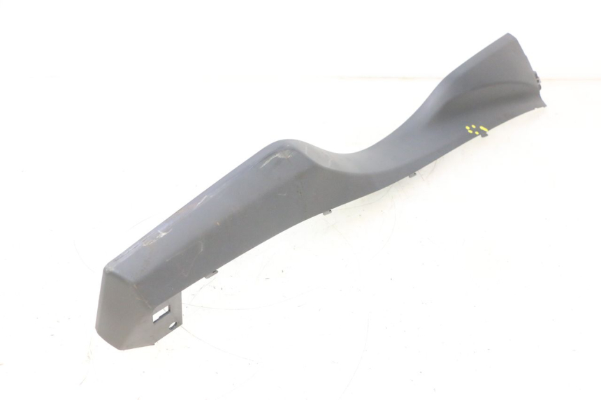 photo de BAJO CARENADO DERECHA SUZUKI BURGMAN 125 (2007 - 2014) - Primer plano técnico