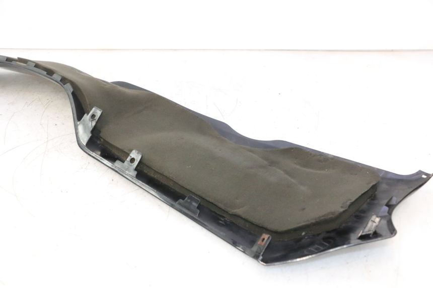 photo de BAJO CARENADO DERECHA SUZUKI BURGMAN EXECUTIVE ABS 650 (2006 - 2012) - Características distintivas