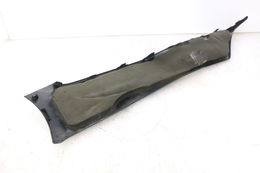 photo de BAJO CARENADO DERECHA SUZUKI BURGMAN EXECUTIVE ABS 650 (2006 - 2012) - Primer plano de alta resolución