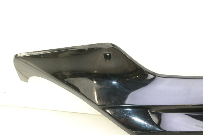 photo de BAJO CARENADO DERECHA SUZUKI BURGMAN EXECUTIVE ABS 650 (2006 - 2012) - Primer plano técnico